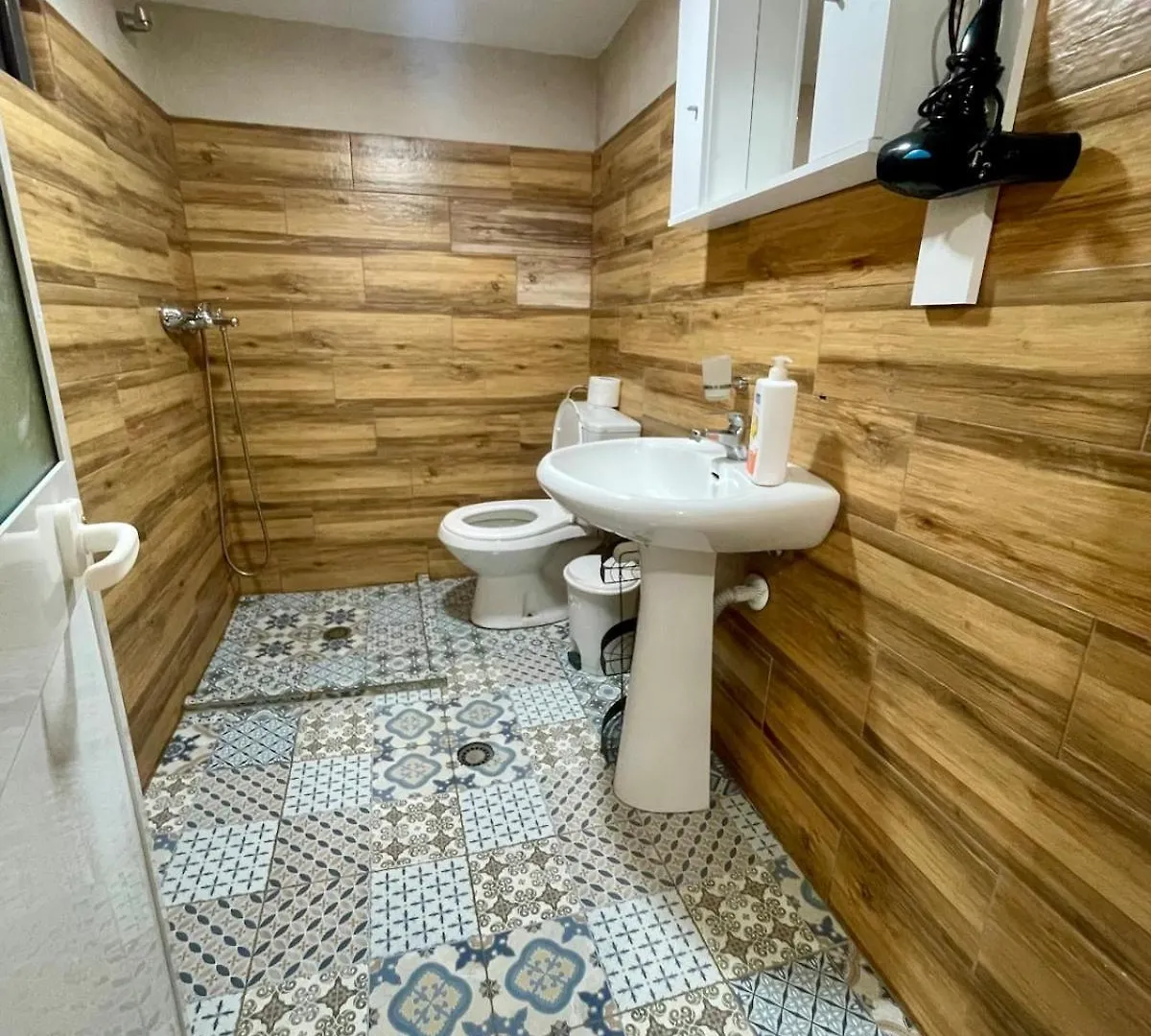 Quite And Modern Studio Tirana Holiday home